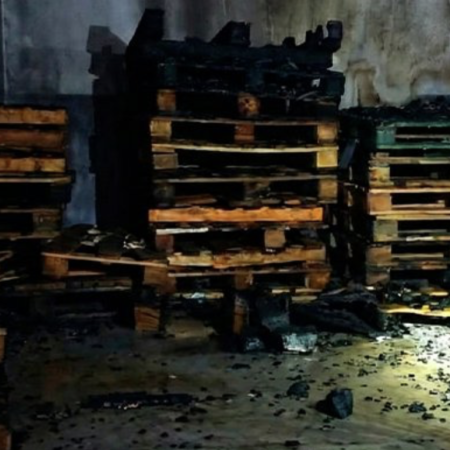 Un foco ígneo en una distribuidora generó susto en el centro, pero fue rápidamente extinguido