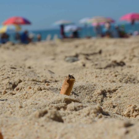Mar del Plata aplicará multas por fumar en la playa desde diciembre: ¿debería aplicarse también en Necochea?