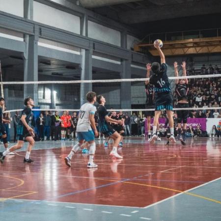 Con un Polideportivo Municipal colmado comenzó el Open Neco de Voley