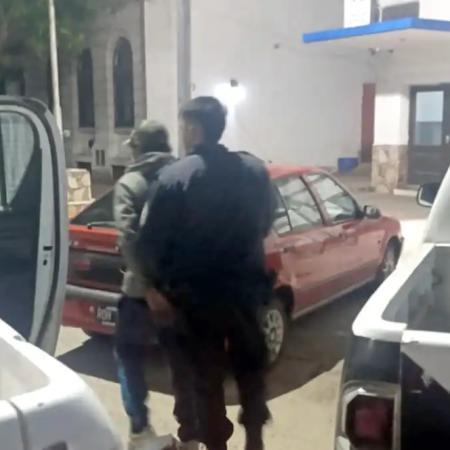 Allanaron una vivienda en Quequén y aprehendieron a un hombre por violencia de género y tenencia ilegal de armas