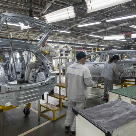 Peugeot frena más de un mes su planta de El Palomar y se encienden las alarmas en la industria automotriz bonaerense