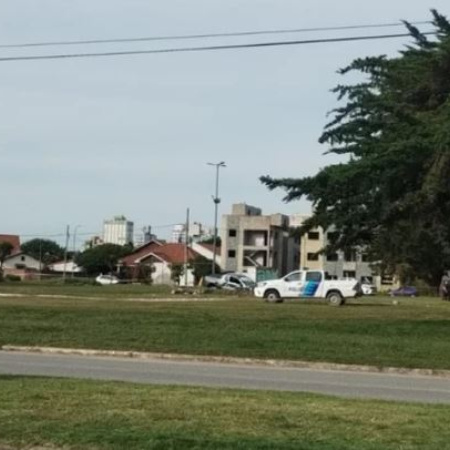 Brutal accidente en una plaza de Miramar: dos muertos y una persona herida de gravedad