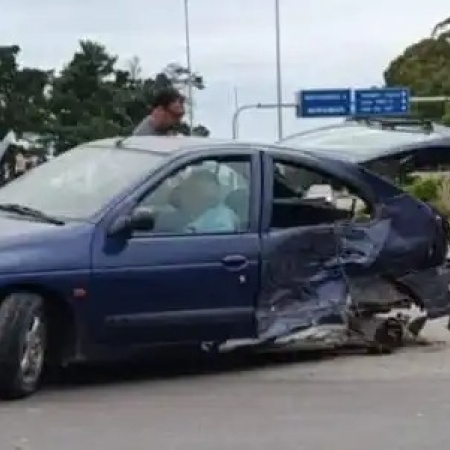 Accidente entre dos vehículos en la Ruta 88, a la altura del cruce con la Ruta 77