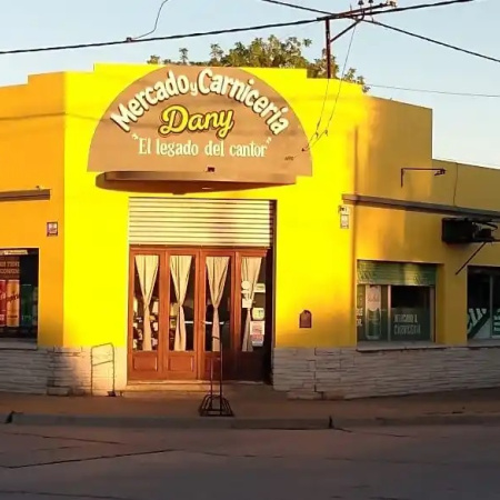 Robo en un mercado de 67 y 52: sustrajeron dinero y mercadería tras ingresar durante la madrugada