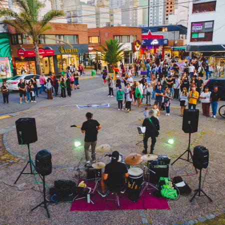 Todo listo para los espectáculos callejeros nocturnos durante el verano necochense