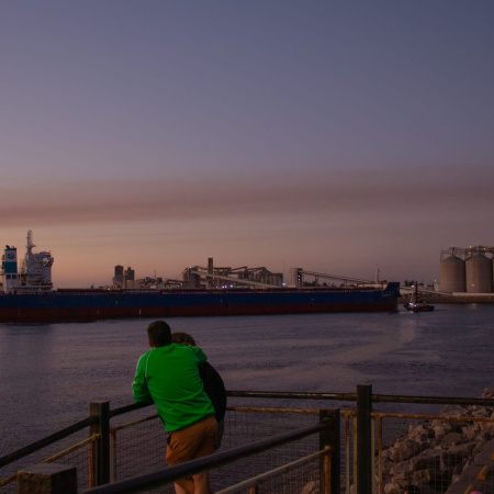 Hito para el comercio exterior: Puerto Quequén fue clave en el primer embarque de trigo argentino a China