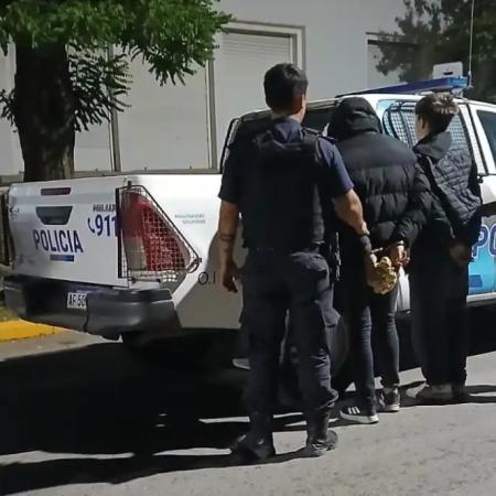 Dos hombres fueron aprehendidos en calle 24 cuando intentaban ingresar por los techos a una casa