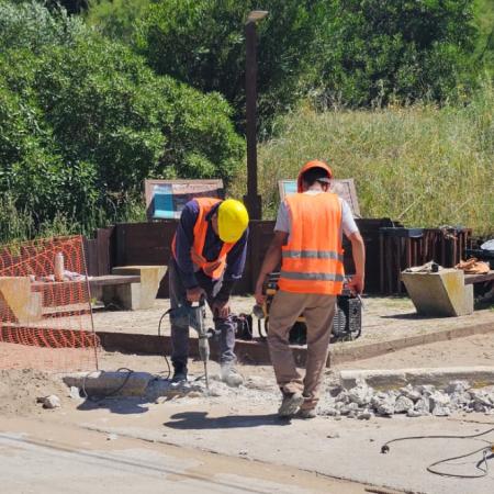 Continúan los trabajos de mantenimiento en la zona portuaria