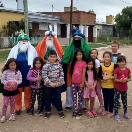 Los Reyes Magos regresan a Quequén con una nueva recorrida solidaria por los barrios