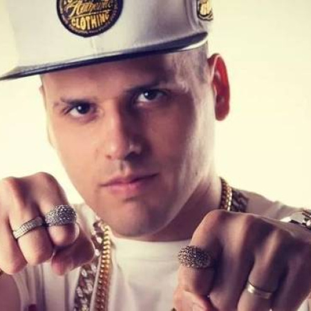 Néstor en Bloque llega a Necochea con un show a pura cumbia en el Cine Teatro París