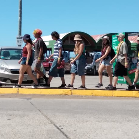 Necochea se viste de scout: miles de jóvenes llegan a la ciudad para el Campamento Nacional 2026