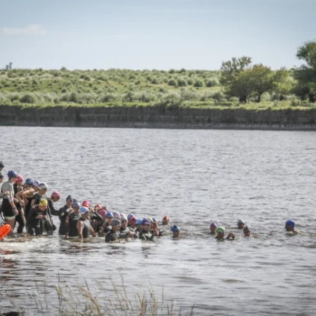 El 1º de febrero se correrá el Triatlón por Equipos organizado por la Asociación Arenas en el Río Quequén