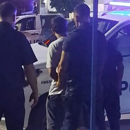 Choque y furia al volante: terminó detenido tras destrozar una camioneta a piedrazos