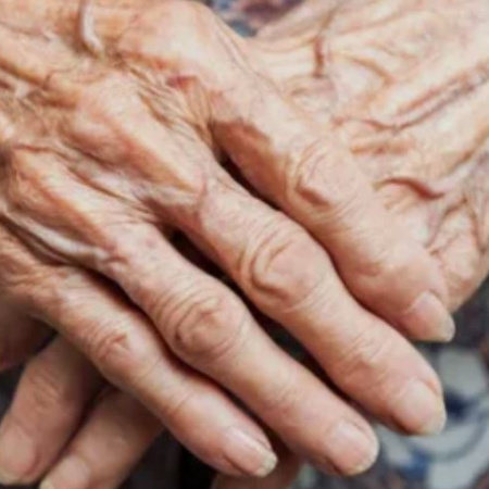 Violencia familiar en Villa Díaz Vélez: detuvieron a un hombre por atacar a su madre de 91 años