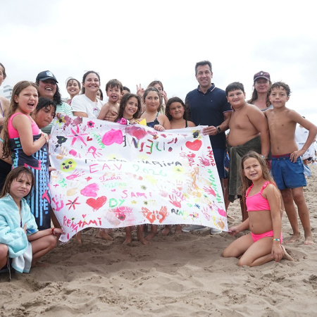 Con un evento multitudinario en la playa concluyó el programa de Escuelas de Verano 2026