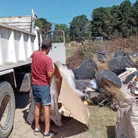 Trabajo articulado en Villa Zabala para prevenir incendios y concientizar sobre la prohibición de quemas