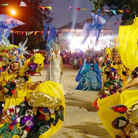 Mágica y colorida apertura del 65º Festival Infantil en el Jardín Francés