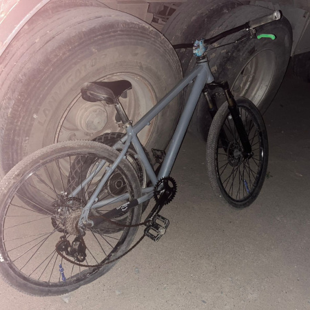 Motociclista escapó tras atropellar a un adolescente de 14 años en Quequén