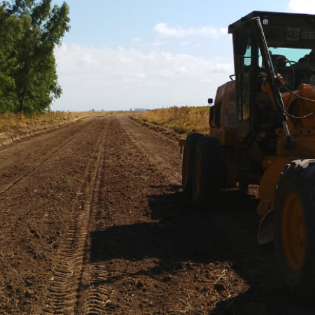 El EMSUR intensificó los trabajos de mantenimiento en caminos rurales del distrito
