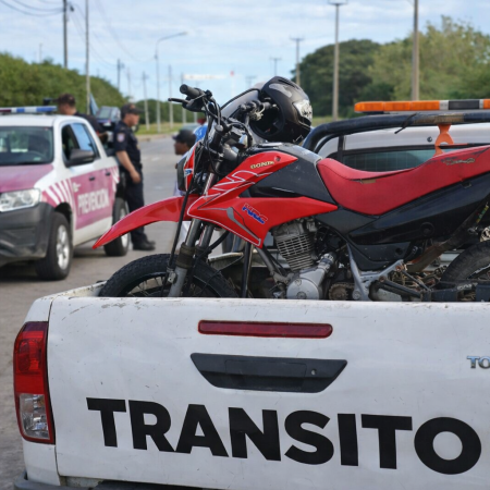 Indignación: detuvieron a un joven que tenía en vilo a un barrio con los “cortes” de su moto y la Justicia lo liberó en minutos