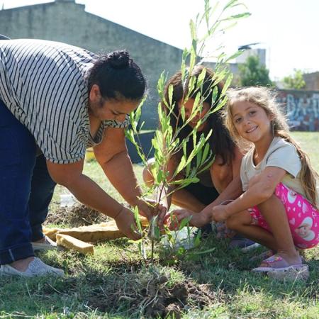 Transformación barrial: Junto a los vecinos, el Municipio recuperó un espacio público en 81 y 70