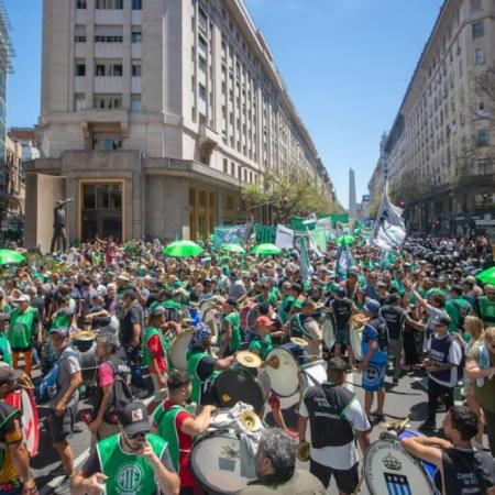 El Gobierno Nacional confirmó que descontará el día a los estatales que adhieran al paro contra la reforma laboral