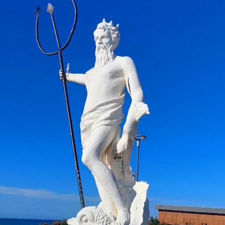 Se puso en valor la Plaza Neptuno, frente al mar