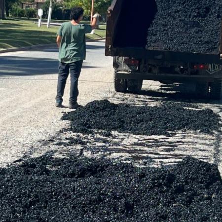 Refuerzan trabajos de mantenimiento vial y urbano en Juan N. Fernández