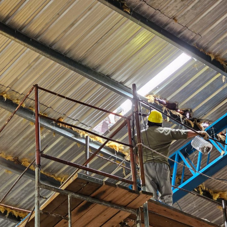 El Consorcio de Puerto Quequén colabora con la puesta en valor del gimnasio del CEF Nº 76 de Quequén