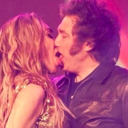 El Consulado en Miami promociona y vende entradas para el show de Fátima Florez