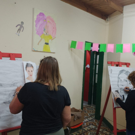 La Escuela Municipal de Artes de Quequén mantiene abiertas las inscripciones para sus talleres 2026