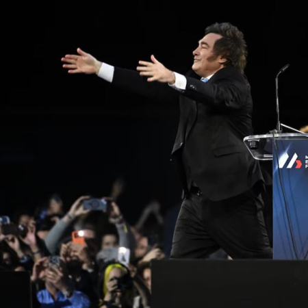 Milei volvió a apuntar contra el socialismo y cuestionó al gobierno español durante un foro en Madrid