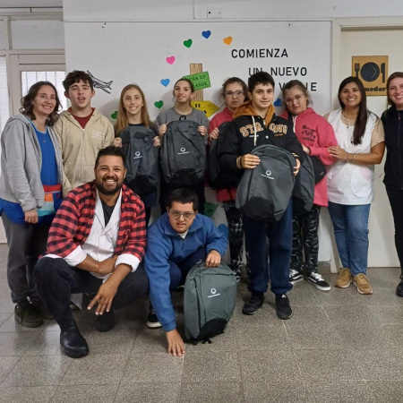 Puerto Ciudad Inclusiva:  entregó 40 mochilas escolares a la Escuela Especial Nº 503