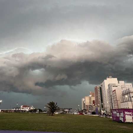 Por el temporal suspenden las clases en el turno tarde y vespertino de hoy martes