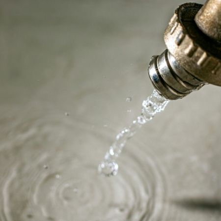 Corte y baja presión de agua en Necochea por una reparación en la red