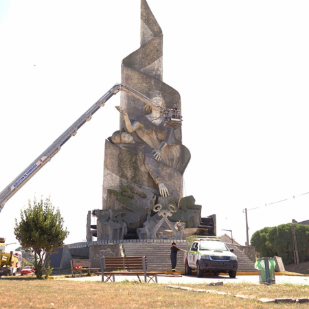 Se efectúa la puesta en valor del Monumento a la Gesta de Malvinas en Quequén