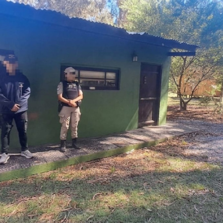 Operativo antidrogas: tres detenidos, nueve allanamientos y un policía aprehendido en Necochea