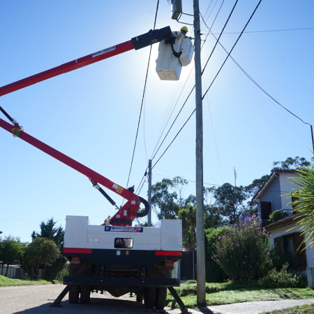Continúa la modernización del alumbrado público en distintos puntos de la ciudad