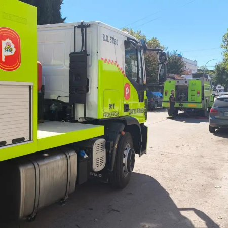 Explosión e incendio en calle 56: un galpón quedó destruido, pero no hubo heridos
