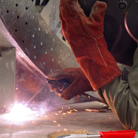 Colocaron en la plaza del centro el nuevo monumento a Malvinas que será descubierto este 2 de abril