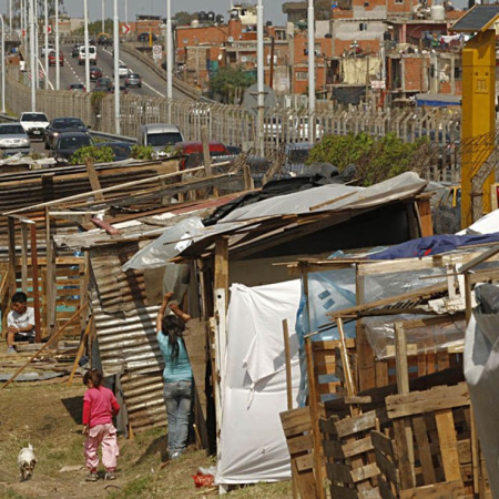 La pobreza registró una leve baja, fue de 28,2% en el segundo semestre de 2025 y afectó a 13,5 millones de personas
