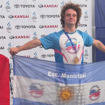 “Todos al Agua” se destacó en el Open Internacional de natación adaptada con una gran actuación de Nico Améndola