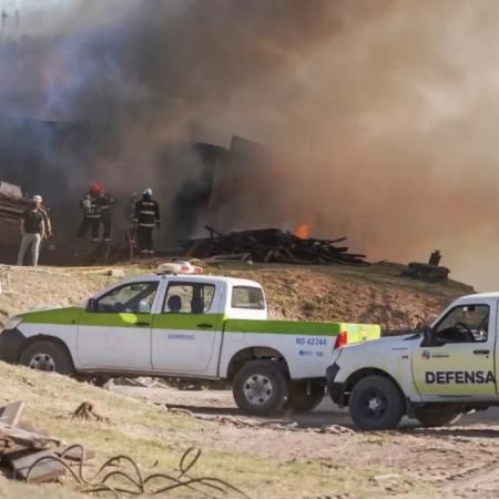 Incendio en una embarcación en Quequén terminó con un operario hospitalizado