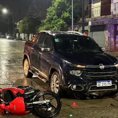 Rápido operativo tras choque entre una camioneta y una moto en Necochea