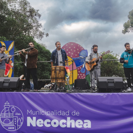 Pascuas con identidad y tradición: buena respuesta del público pese al clima otoñal en el Parque