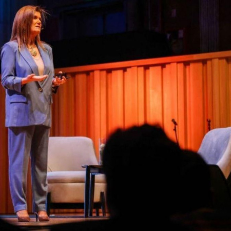 HOY SE PRESENTA: Pilar Sordo llega al Cine Teatro París con su conferencia sobre el poder de la voz interior