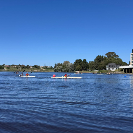 Necochea fue sede de una multitudinaria regata provincial de kayak en el Río Quequén