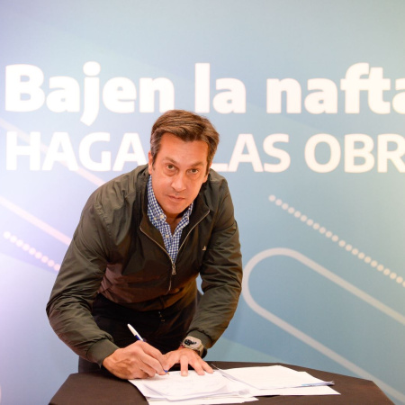 "La situación es angustiante": Arturo Rojas participó de la movilización de intendentes al Ministerio de Economía