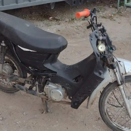 Chocó en una moto robada y con droga en Quequén: fue aprehendido y luego liberado