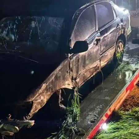 Accidente en Ruta 88 bajo la lluvia: conductor herido tras chocar contra un puente